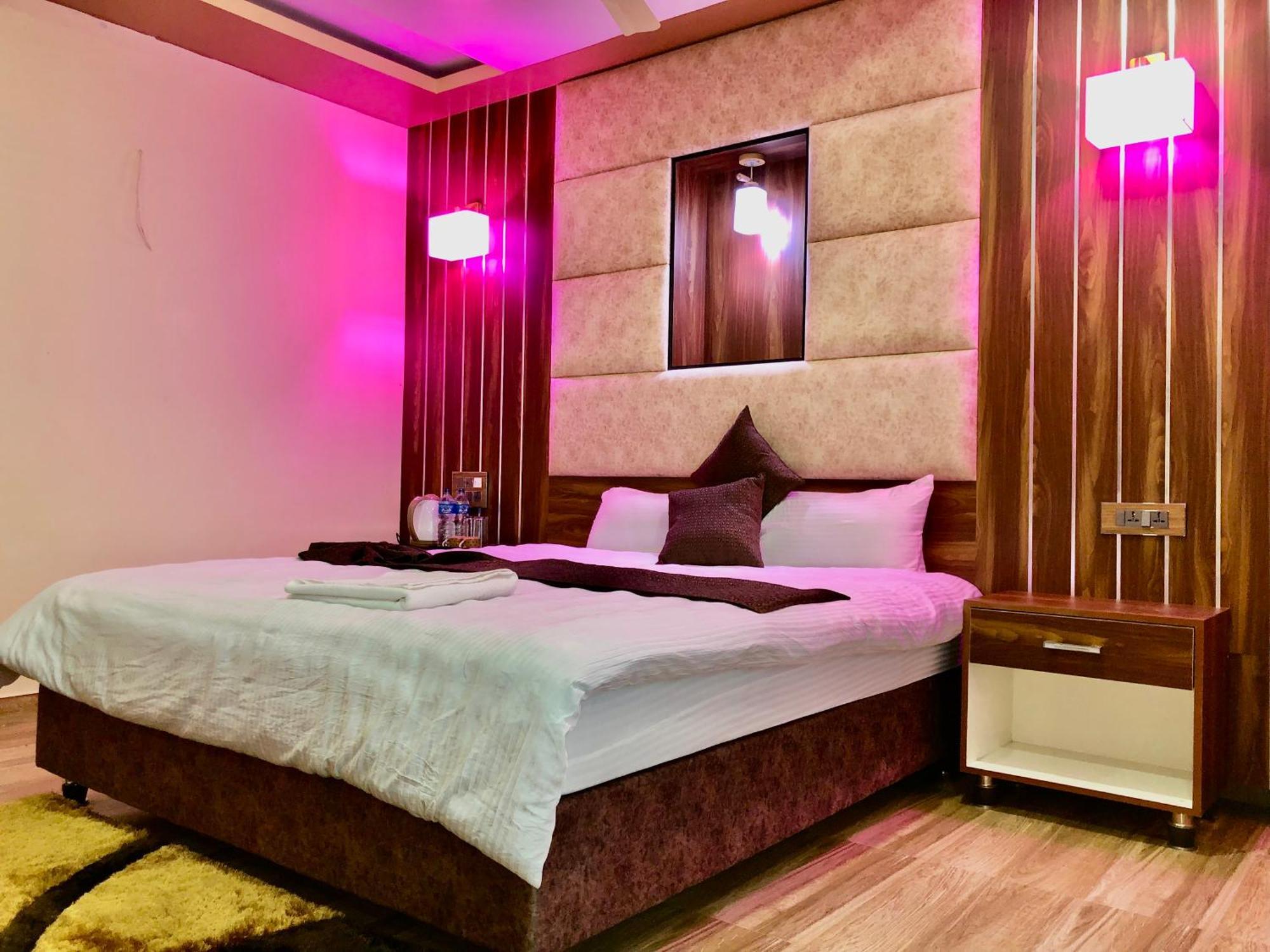 Hotel Hot Pot, Dhangadhi Экстерьер фото